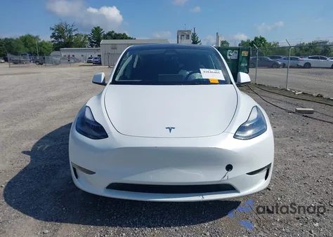2023 Tesla Model Y Awd/Long Range Dual Motor All-Wheel Drive z USA, uszkodzony, nr VIN 7SAYGAEE5PF971132